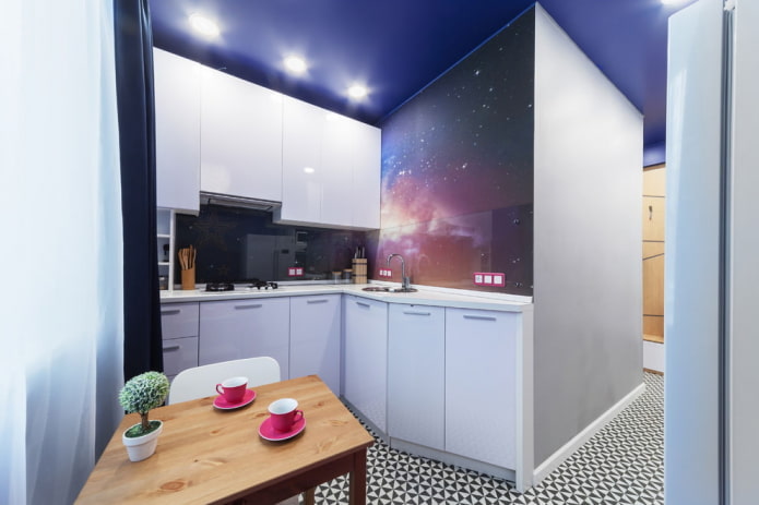 Wallpaper that makes the kitchen look bigger