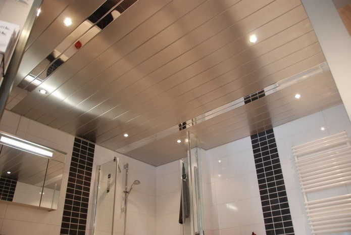 Finishing the ceiling with metal panels with a mirror coating