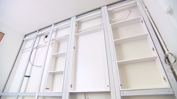 Box on a frame to hide pipes