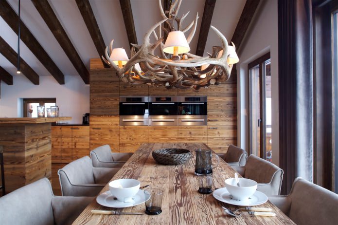 chandelier with horns