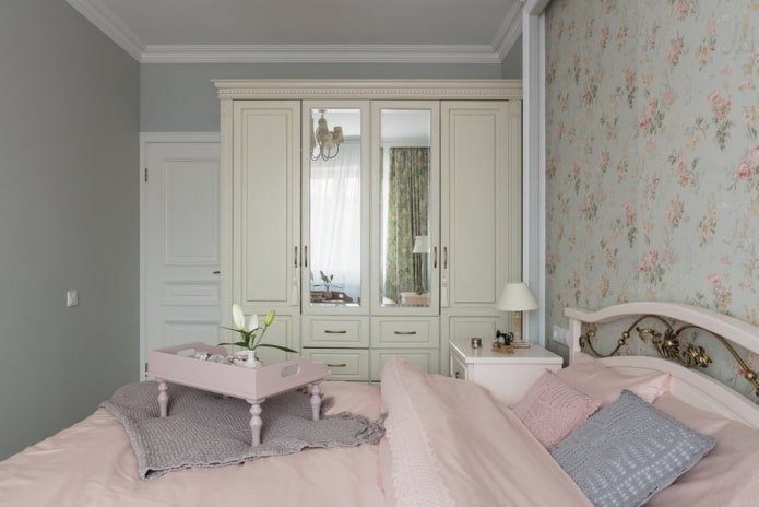wallpaper with floral print