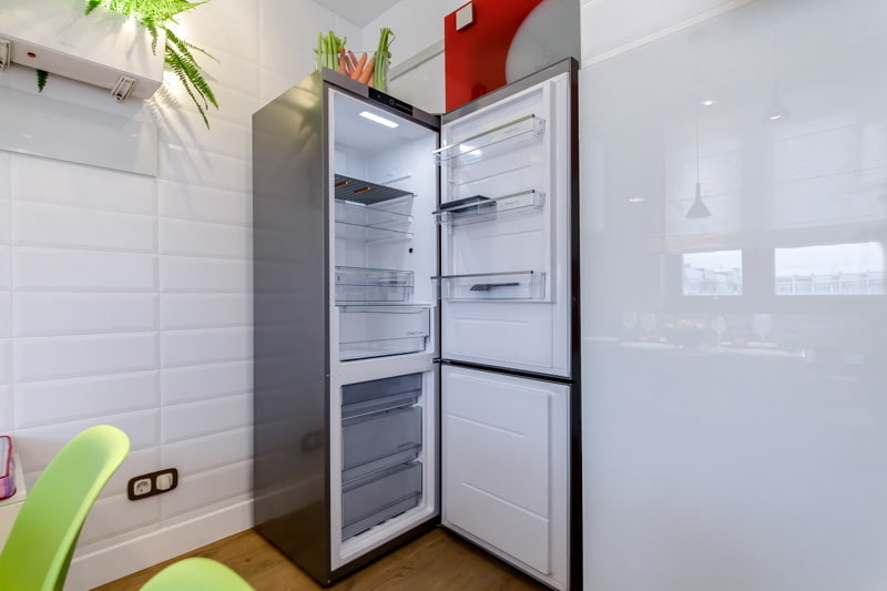How to place a refrigerator in the kitchen?