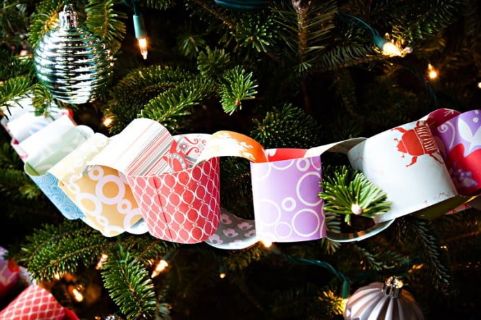 New Year's garland of wallpaper
