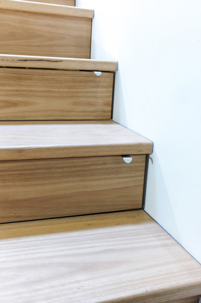 pull-out cabinets in steps