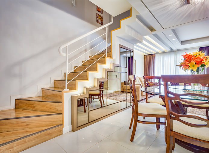 decorating a staircase with a mirror