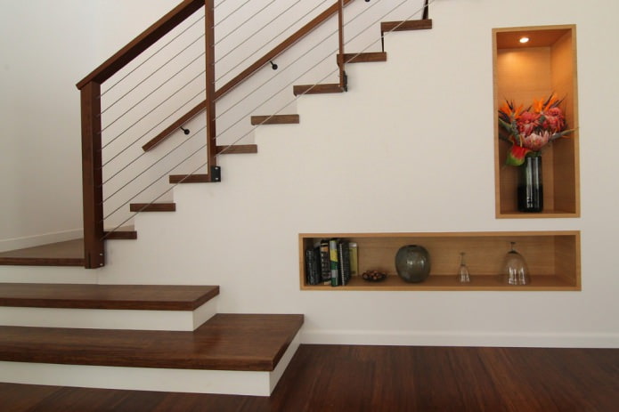 niches with vases