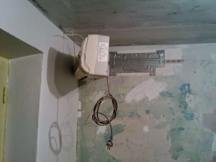 gluing wallpaper under an air conditioner