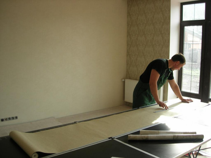Measurements and preparation of wallpaper strips