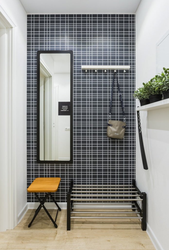 accent wall in the hallway