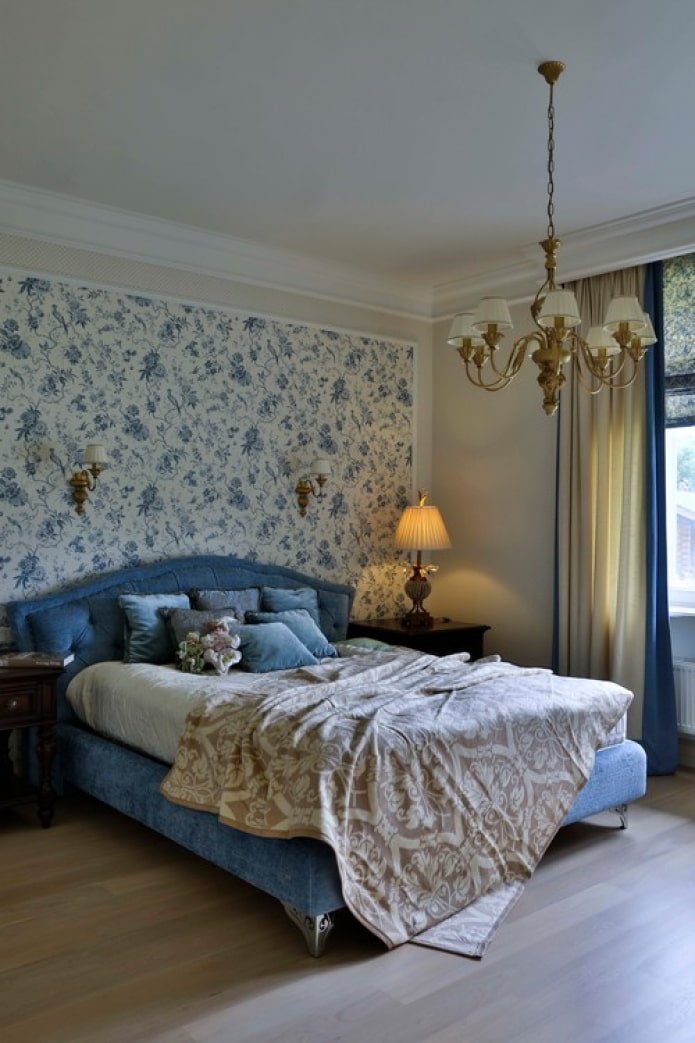 wall decor behind the headboard