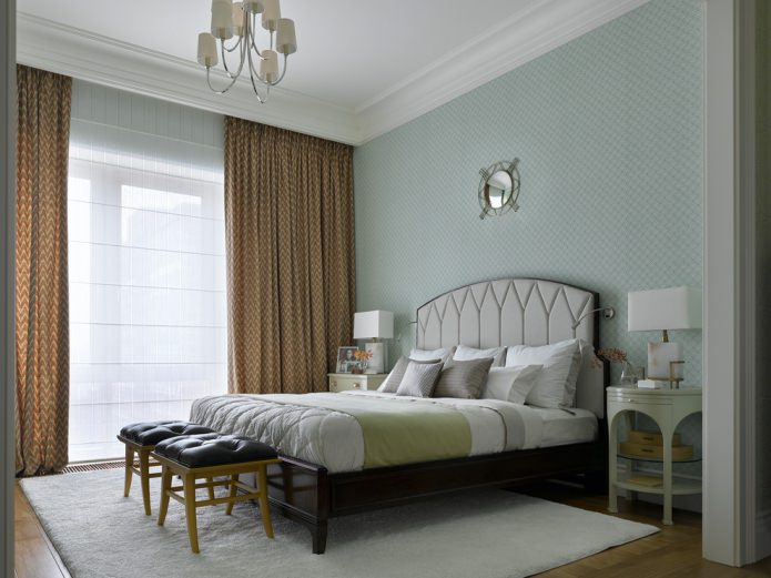 monochrome ceiling with moldings around the perimeter