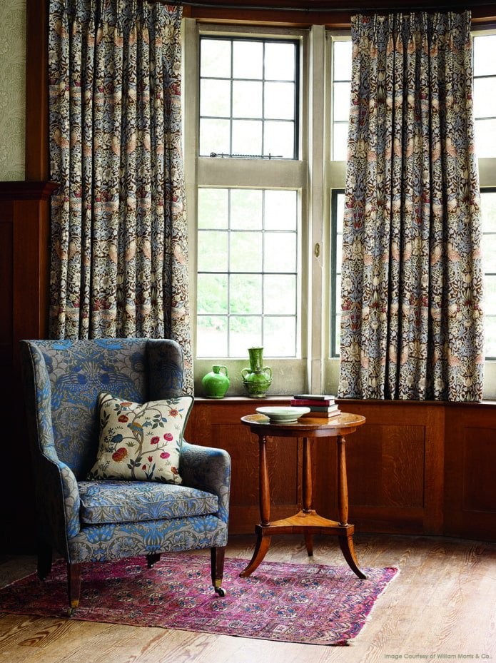 curtains for the living room in the British style