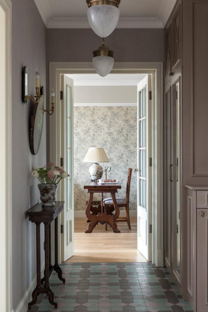 narrow corridor decoration