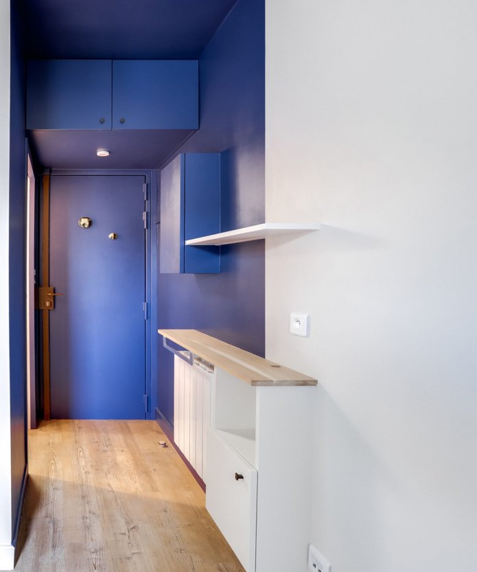 mezzanine in the color of the walls