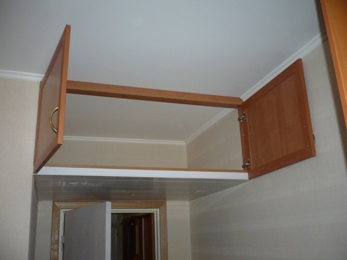 mezzanine bottom decor