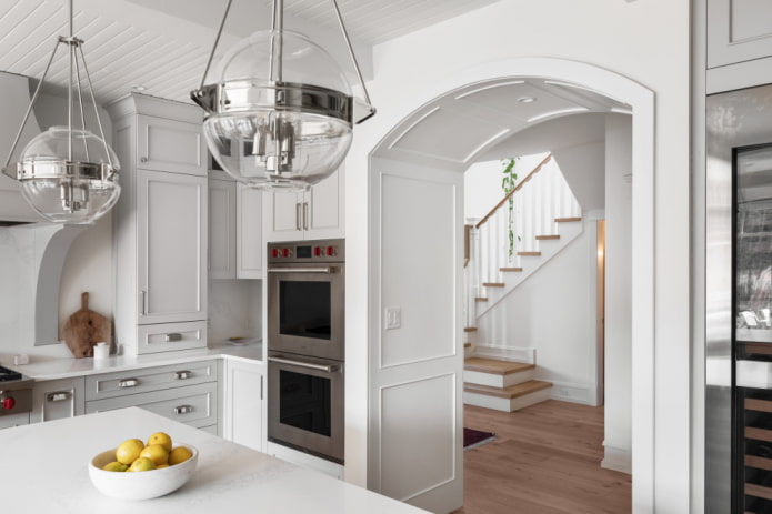 arch instead of a door in the kitchen interior