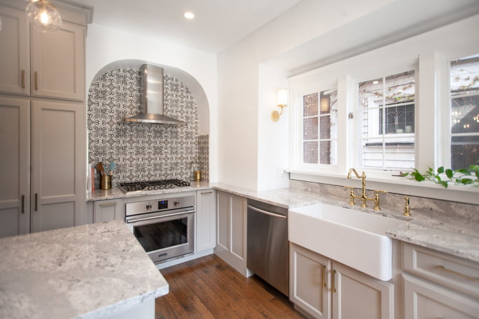 decorative arch in the kitchen interior