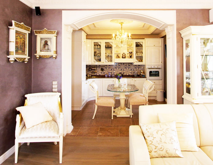 arch between the kitchen and the living room