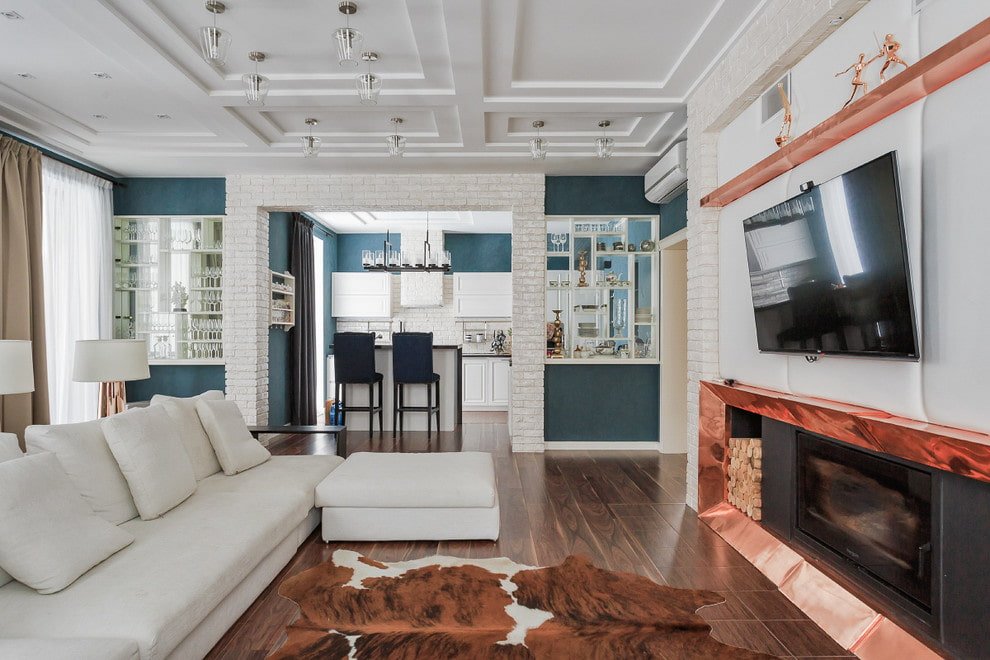 square arch in the living room interior
