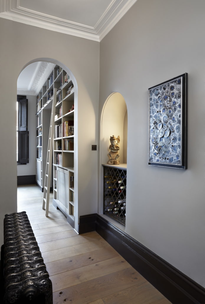 arch in the interior of a narrow corridor