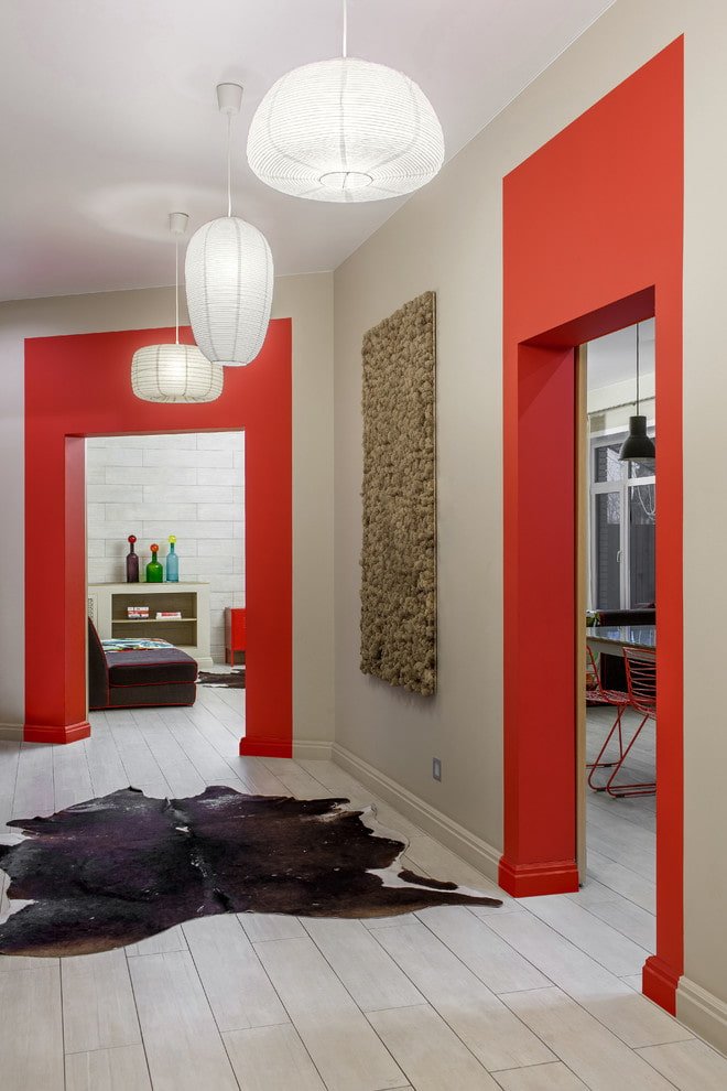 non-standard design of the arch in the hallway