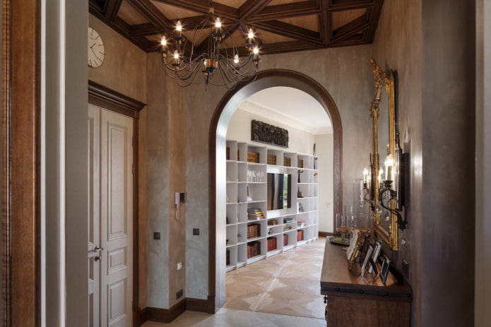 round arch in the hallway interior
