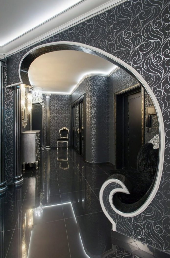 half-arch in the interior of the hallway