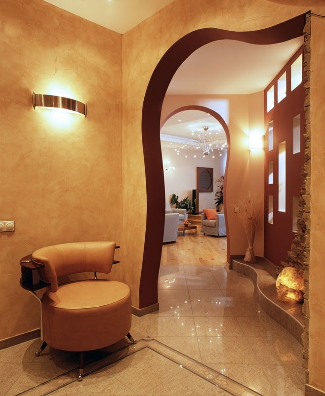 half-arch in the interior of the hallway