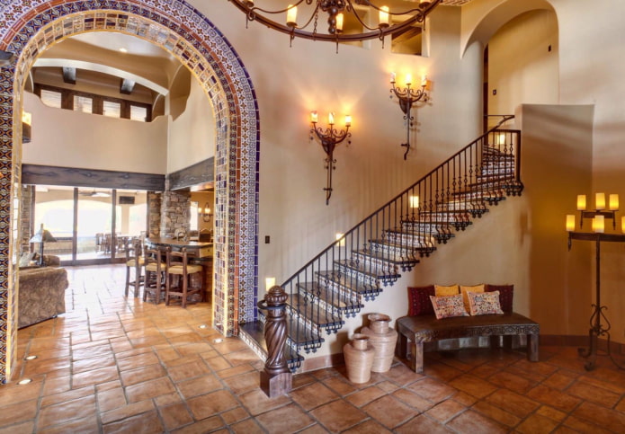 arch with tiles in the hallway interior