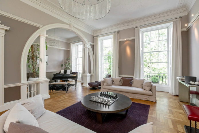 round arch in the living room interior