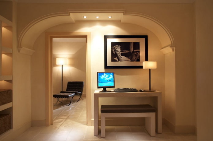 plasterboard arch on the wall in the interior