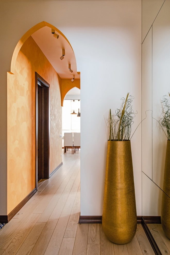 unusual plasterboard arch in the interior