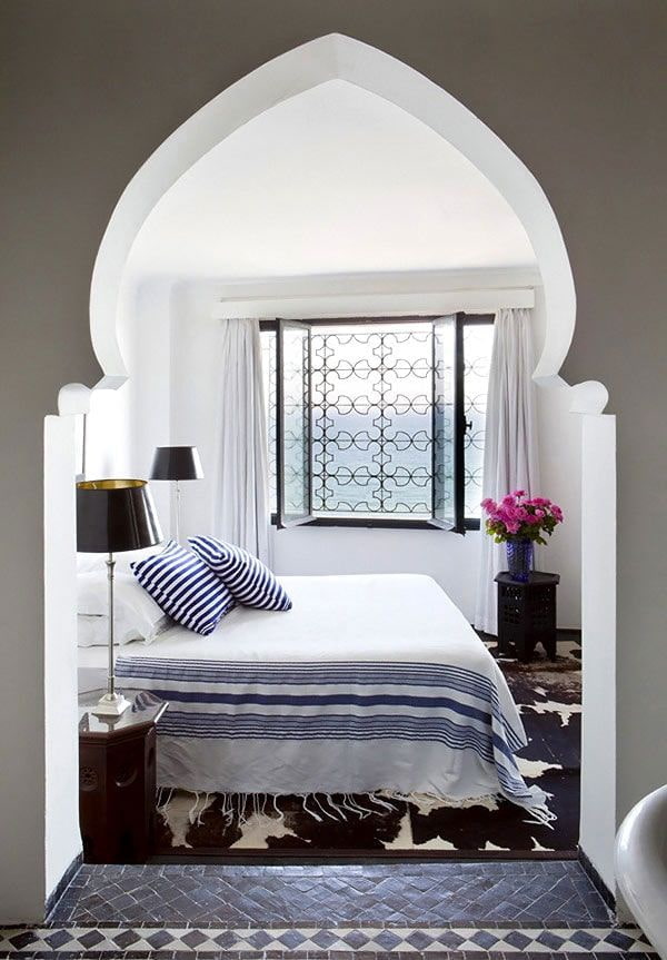 unusual plasterboard arch in the interior