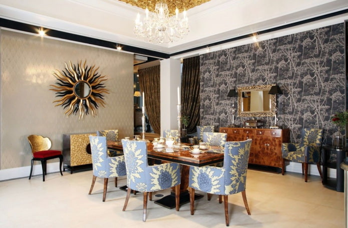 Patterned wallpaper with a natural motif