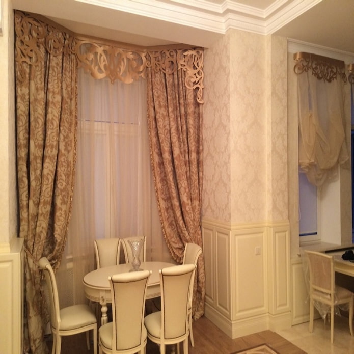 figured lambrequin in the classical style