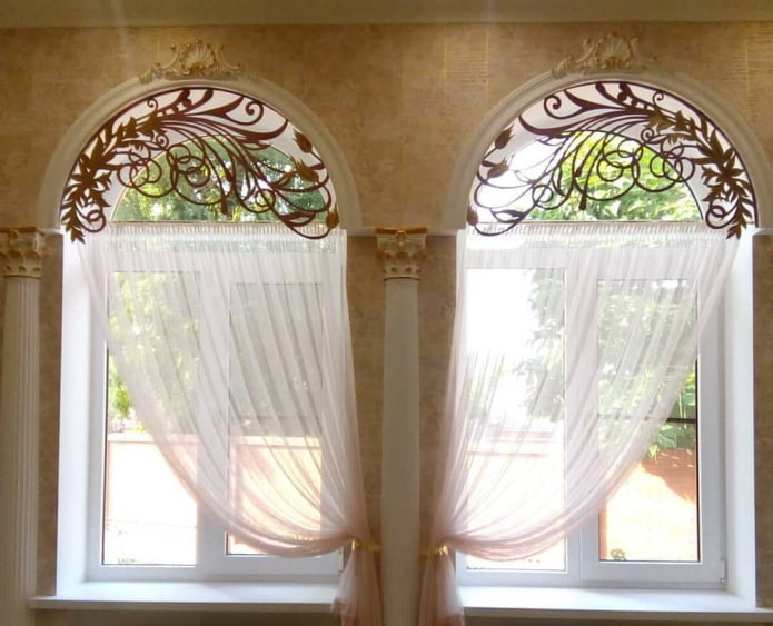figured lambrequins for arched windows