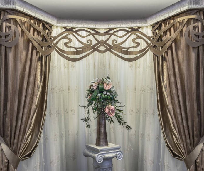 figured lambrequin on bay windows