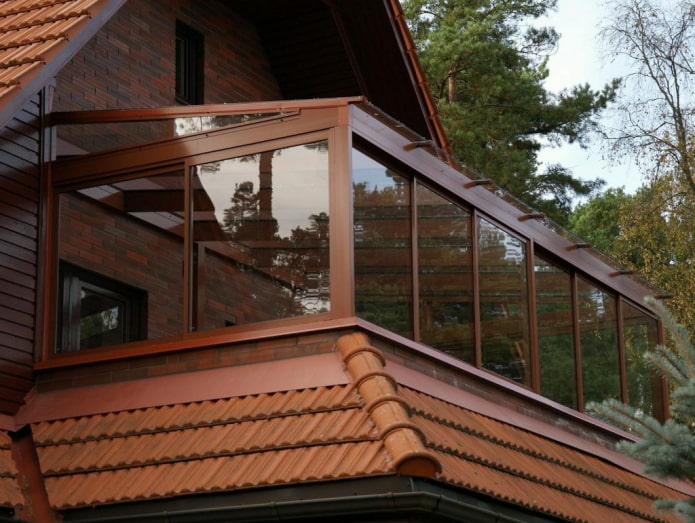 house project with a closed balcony