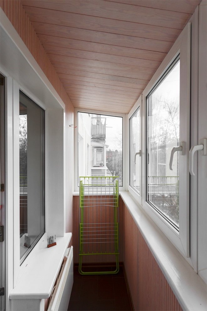 glazing of the balcony in the Khrushchev apartment