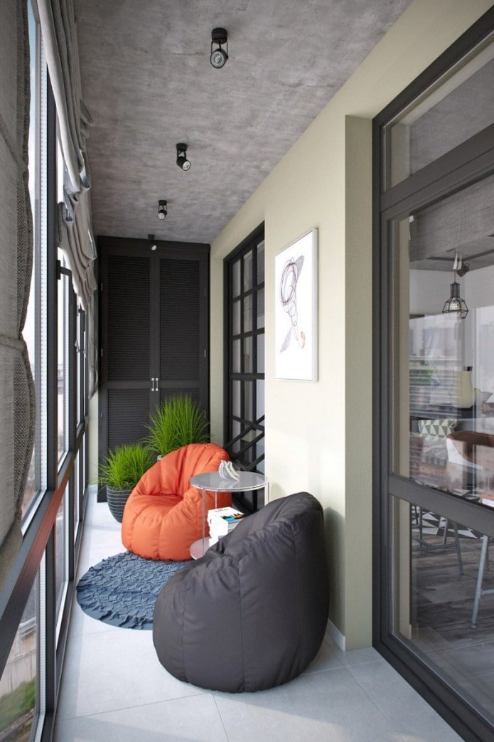 Frameless furniture on the loggia
