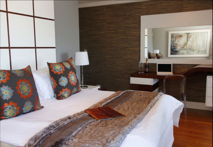 bedroom design with brown wallpaper
