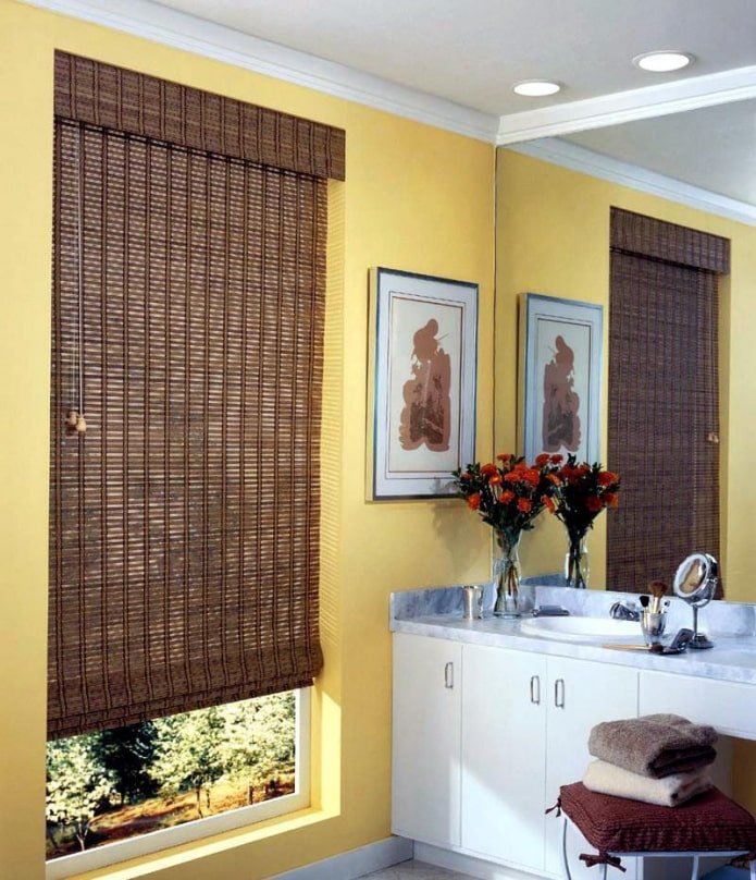 Roman blinds made of bamboo in the interior