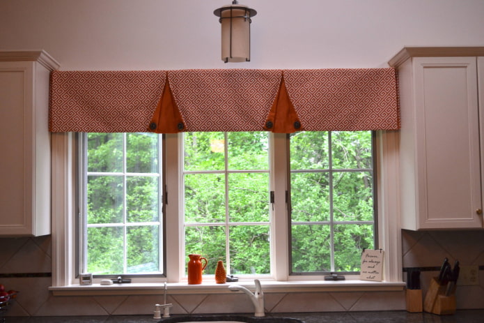 rigid lambrequin made of two fabrics in the interior