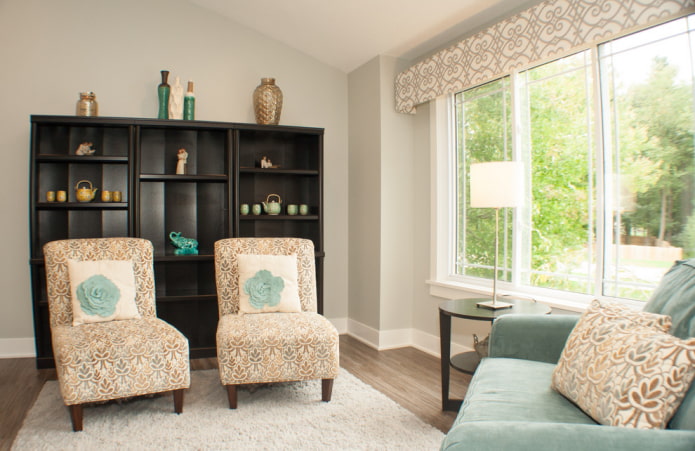 hard lambrequin in the interior of the living room