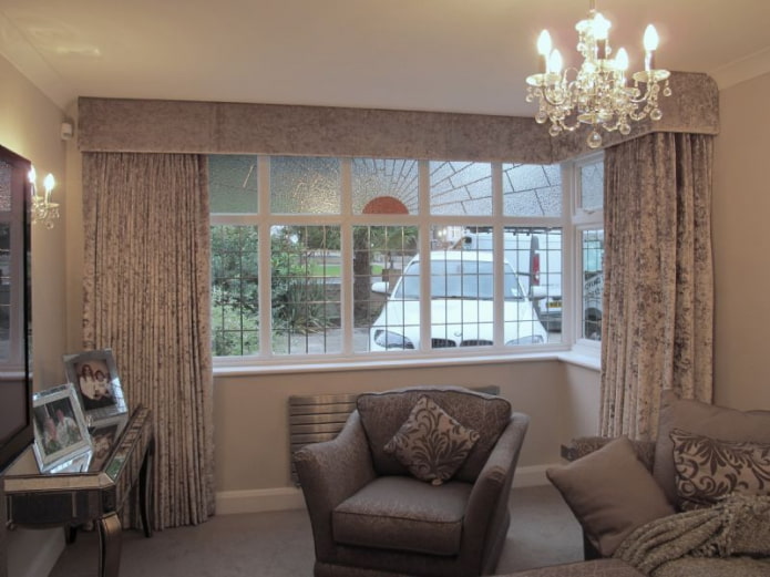 velvet curtains combined with a bandeau