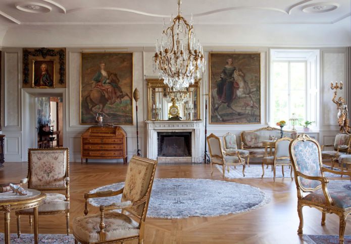 false fireplace, figurines, paintings and moldings