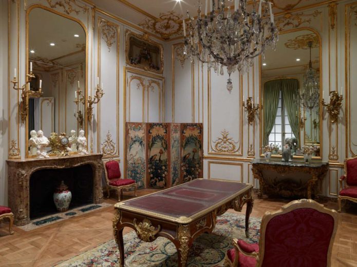 accessories in a baroque room