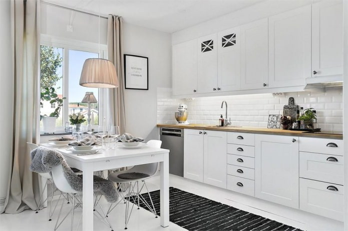Linear kitchen set
