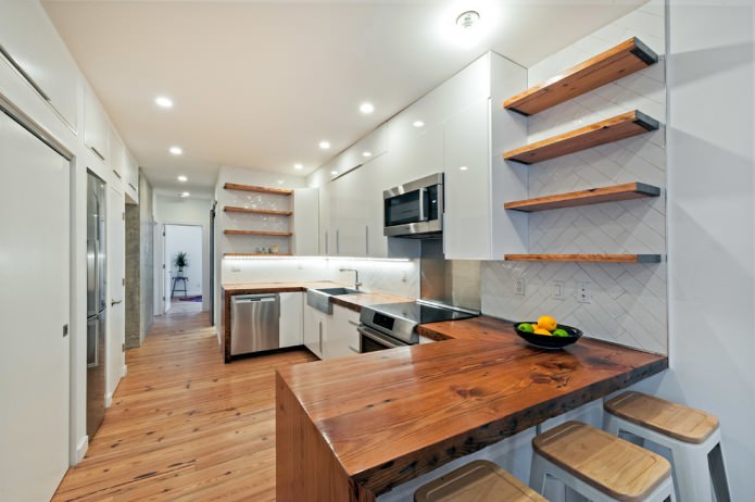 U-shaped kitchen set
