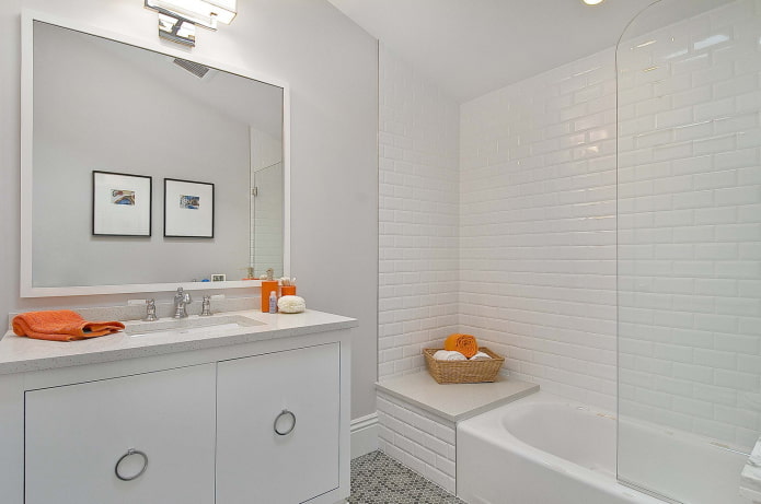 white bathroom interior decoration